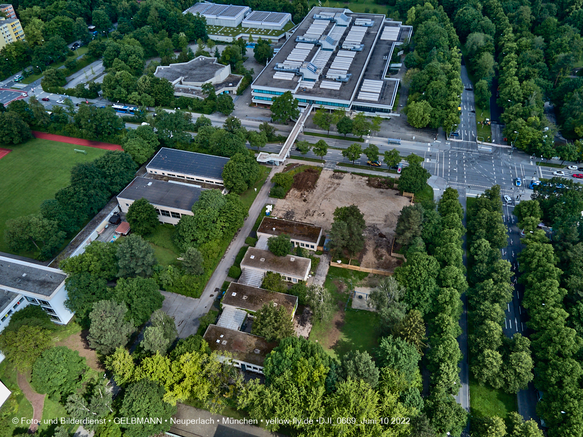 10.06.2022 - Luftbilder von der Baustelle Haus für Kinder in Neuperlach